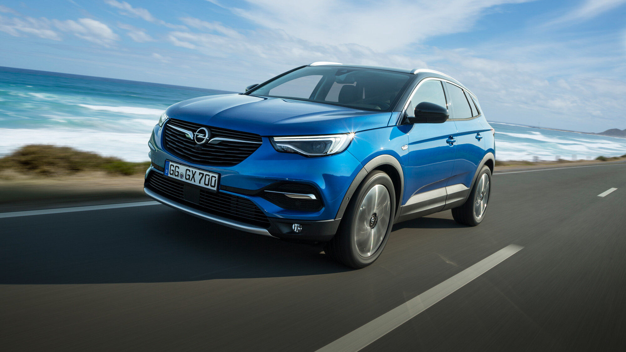Львы и молнии: тест кроссовера Grandland X, с которым Opel вернулся в Россию