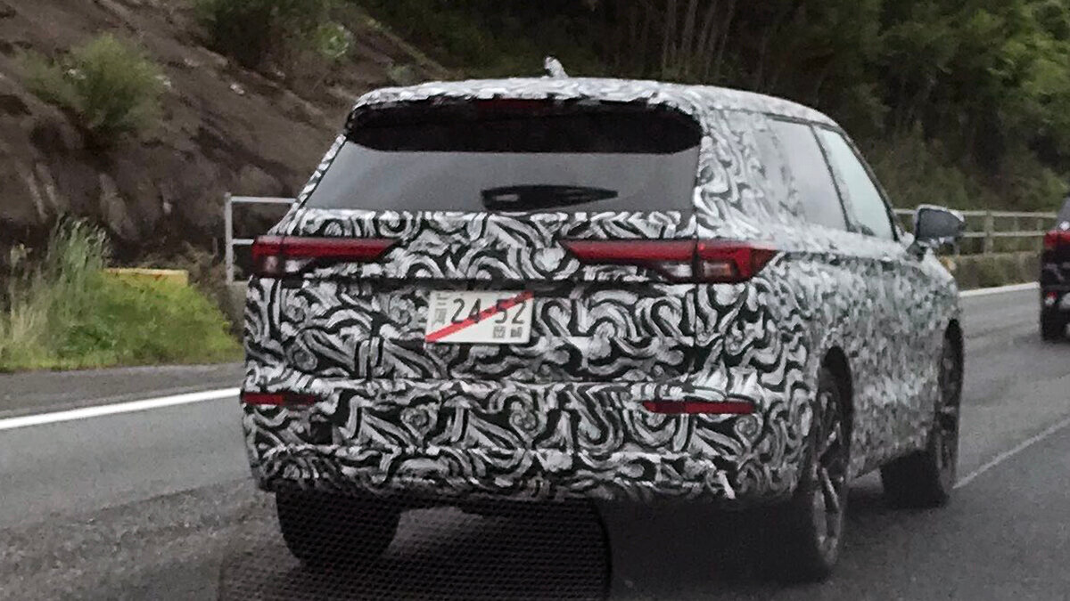 Появились фото нового кроссовера Mitsubishi Outlander