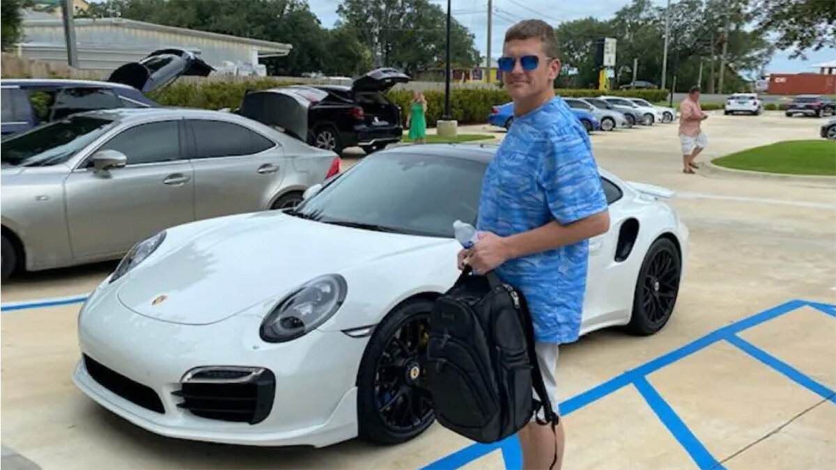 Американец купил Porsche, напечатав банковский чек на принтере. Но прокололся на «ролексах»