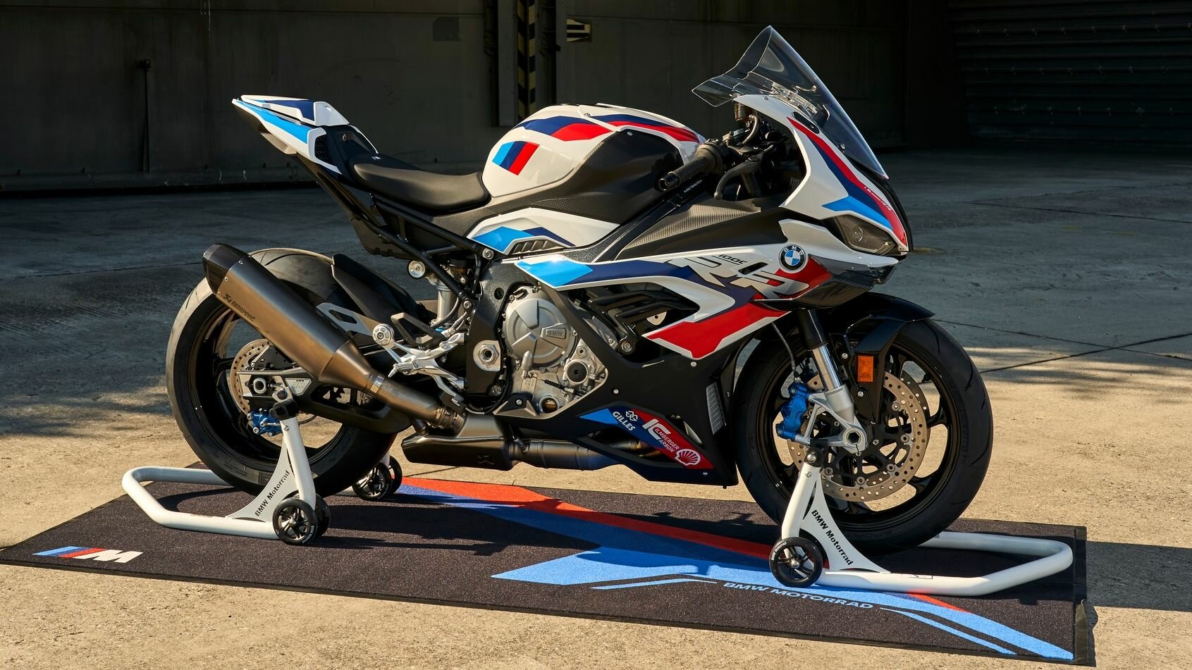 Раскрыта цена первого супербайка от BMW M для России