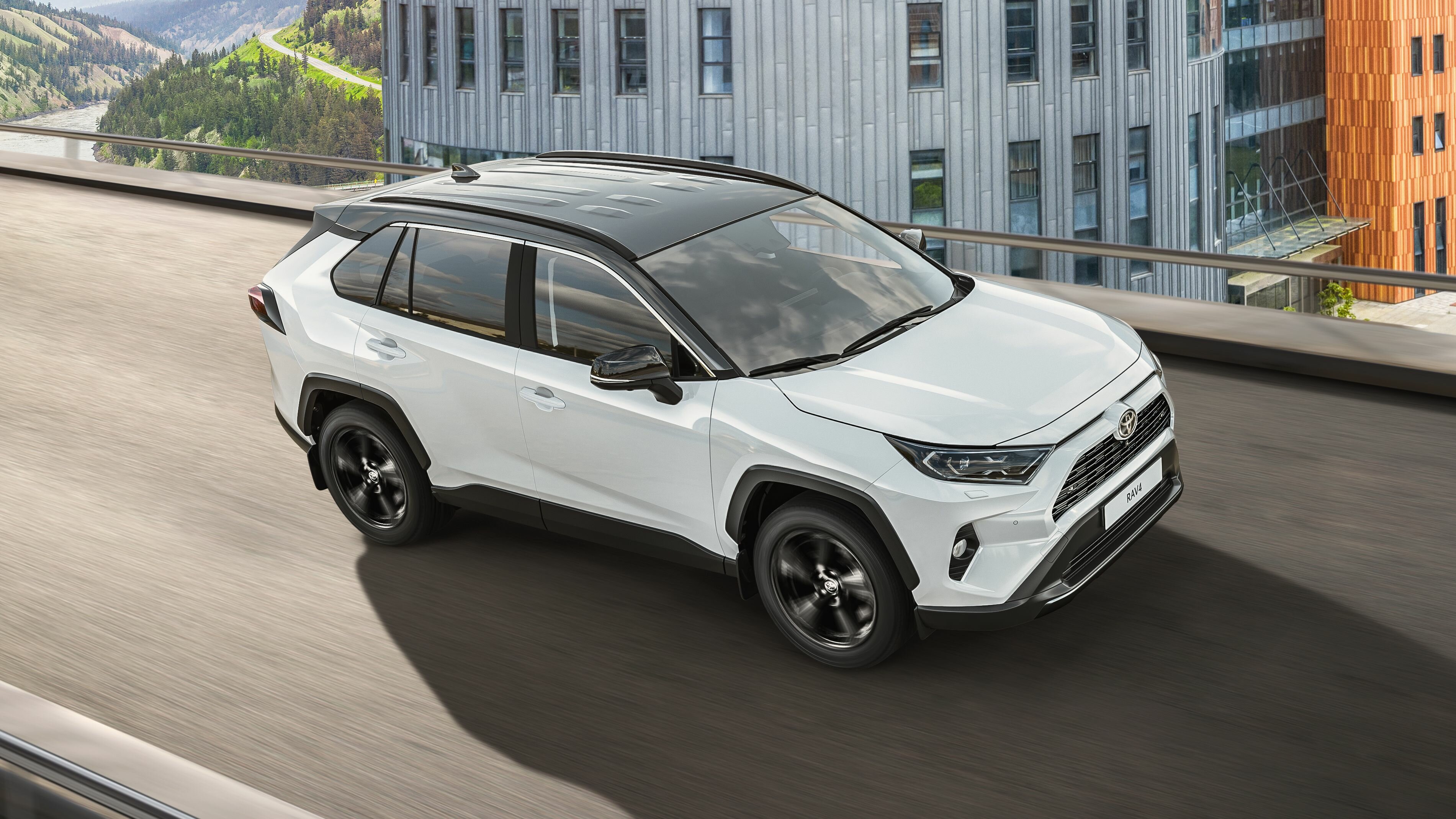 У российского Toyota RAV4 появились «стильная» комплектация и обновлённая мультимедийка