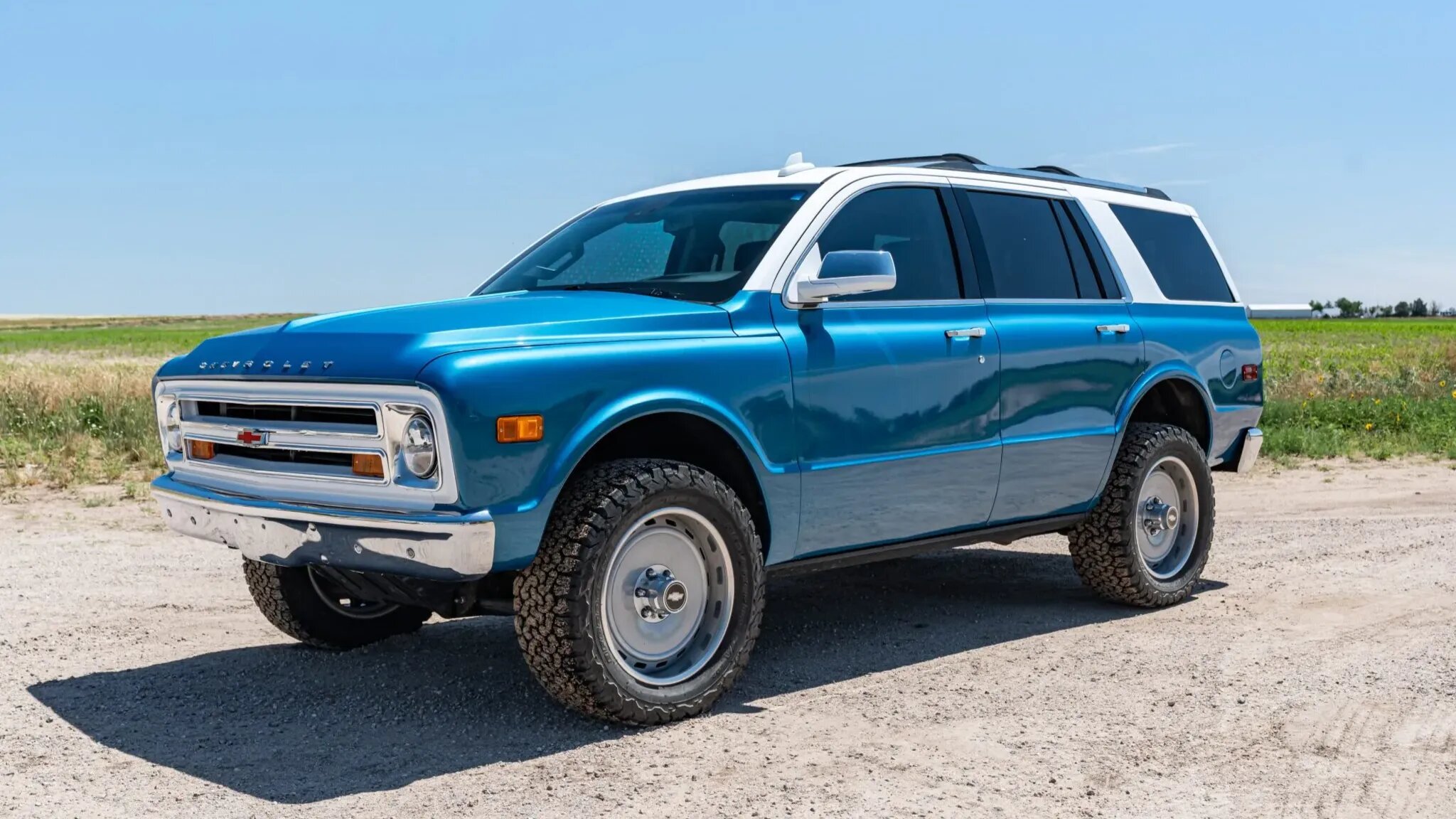 В США продаётся Chevrolet Tahoe, стилизованный под старый Blazer