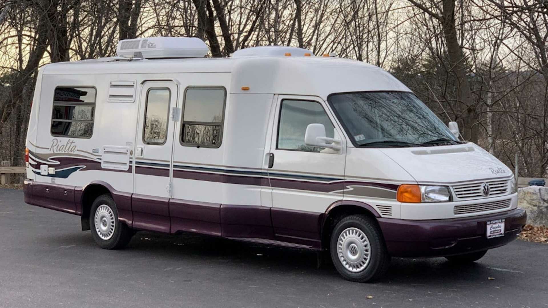 Уникальный кемпер на базе Volkswagen T4 выставили на продажу. Недорого
