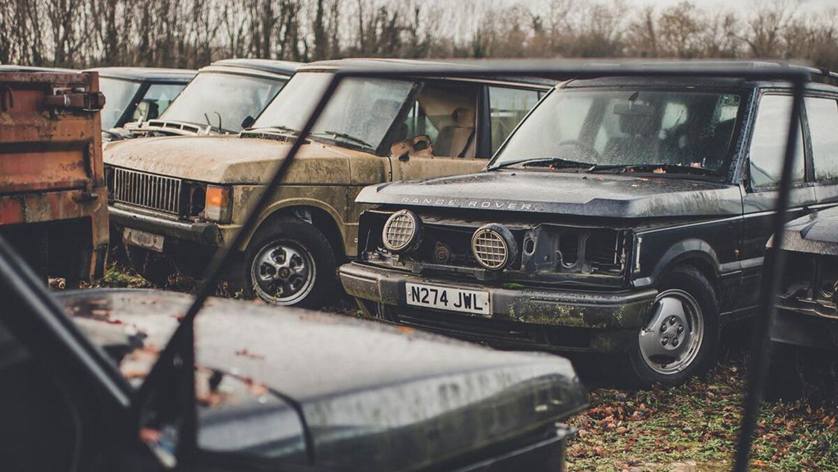 Кладбище старых внедорожников Range Rover (и немного Land Rover): фотопост