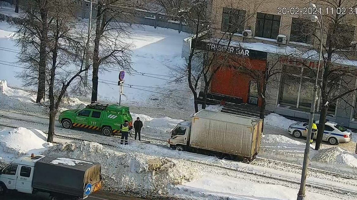 На «рельсах глупости» в Москве застряла ещё одна машина