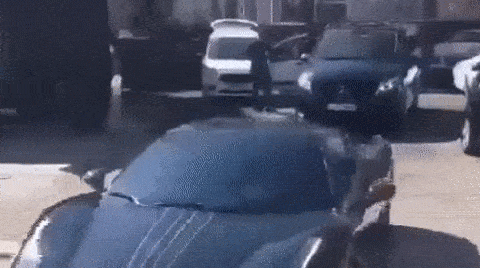 Видео: неудачный мастер-класс по выезду с мойки на Ferrari