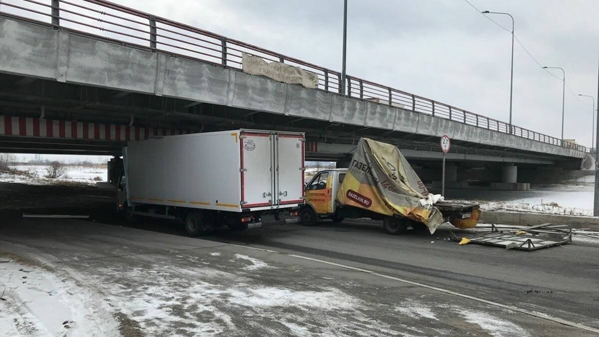 «Мост глупости» в Петербурге: есть новые и, возможно, последние врезавшиеся
