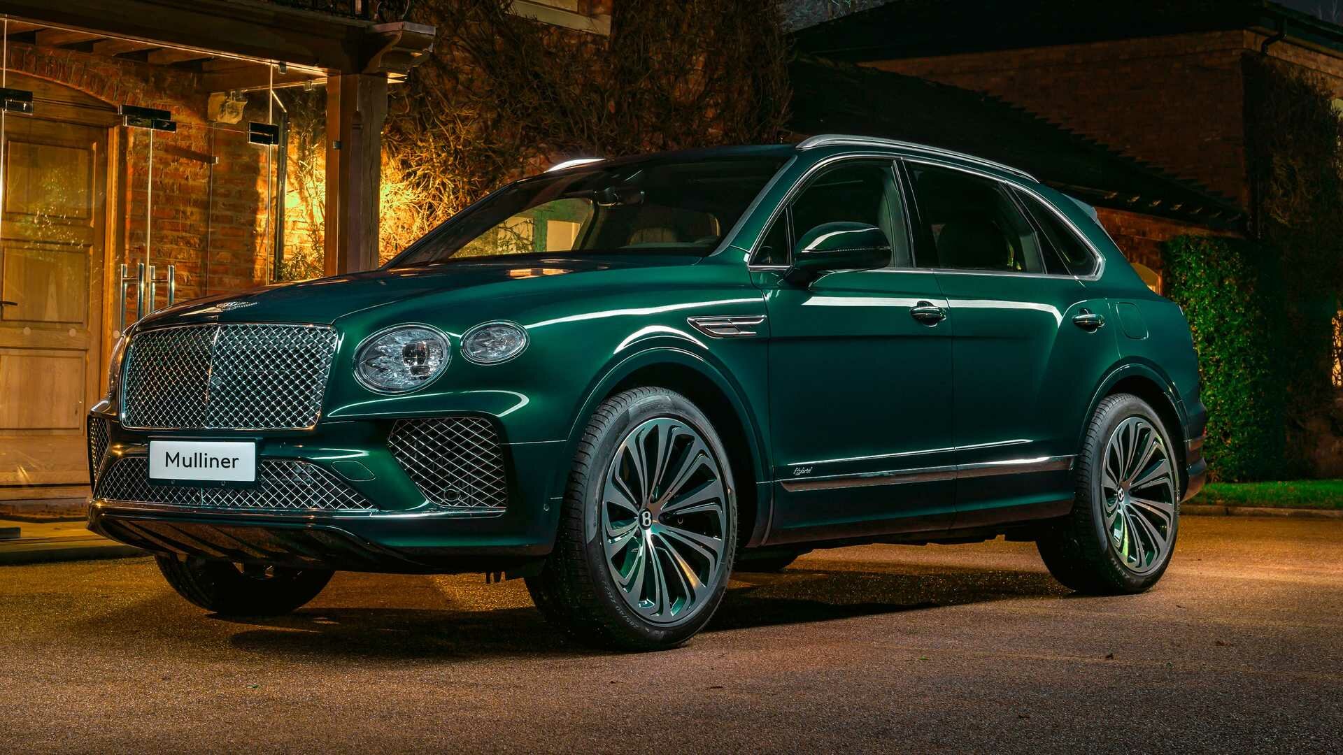 Краска с золотом и 100 метров вышивки: представлен роскошный Bentley Bentayga от Mulliner