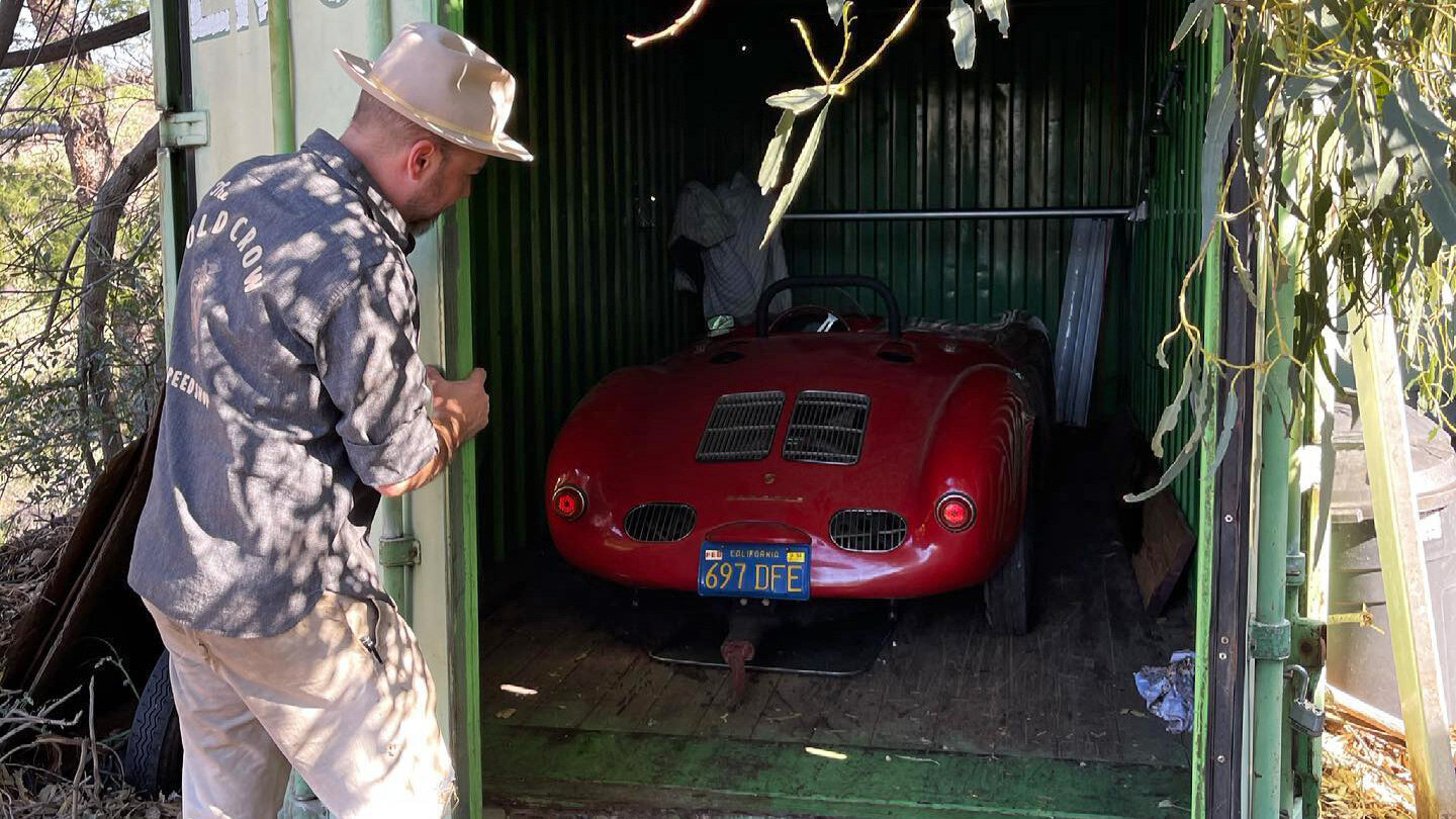 Уникальный Porsche нашли после 35 лет забвения. Он хранился в контейнере