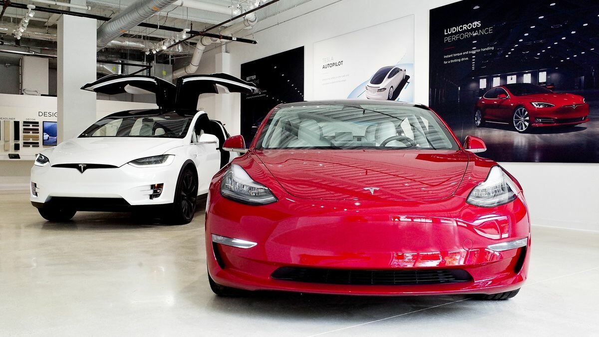 Tesla вернула клиентам списанную по ошибке дважды оплату за машины. И добавила бонус
