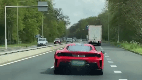 Видео: как не нужно водить 720-сильную Ferrari, когда она у тебя только второй день