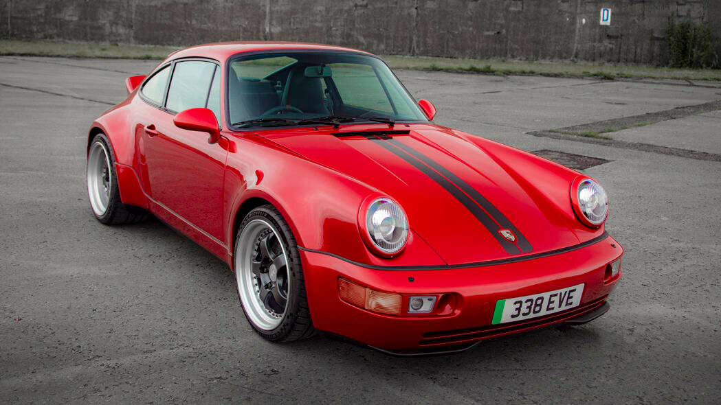 Классический Porsche 911 превратили в 500-сильный электромобиль. И он очень дорогой