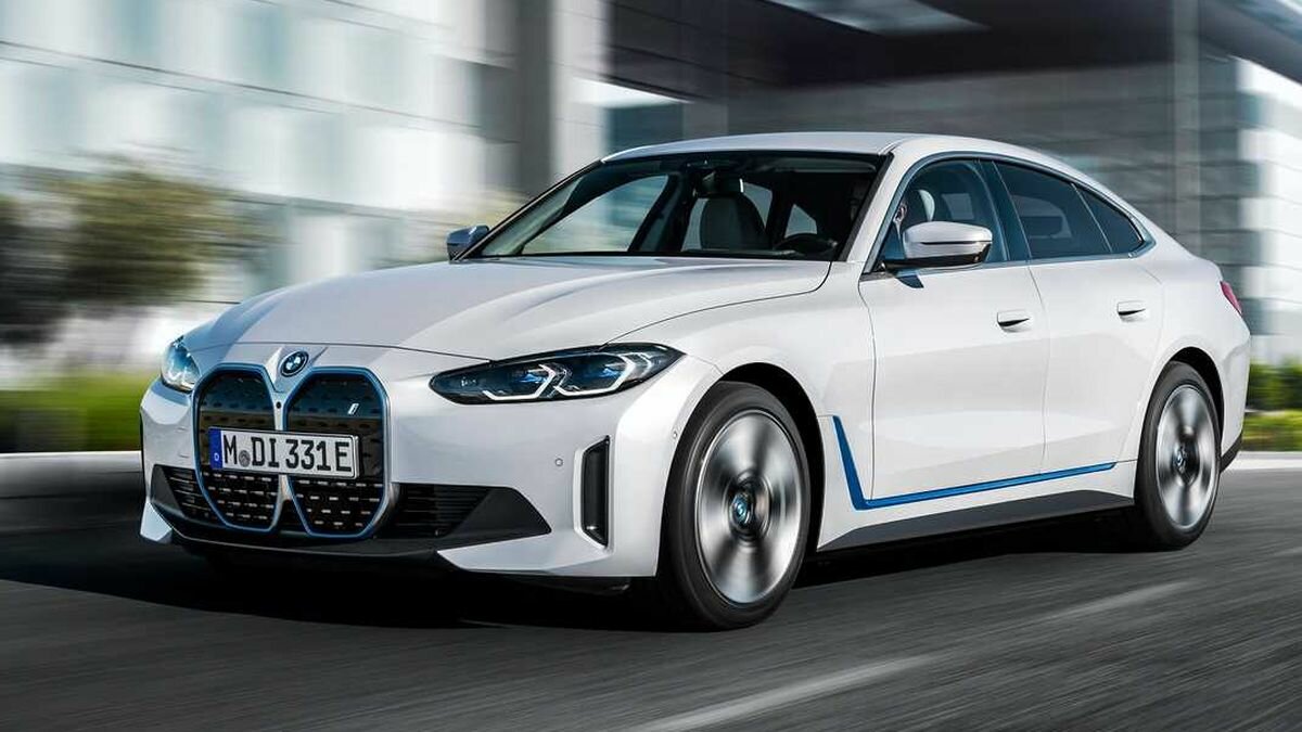 544 силы и 590 километров: рассекречен электрокар BMW i4