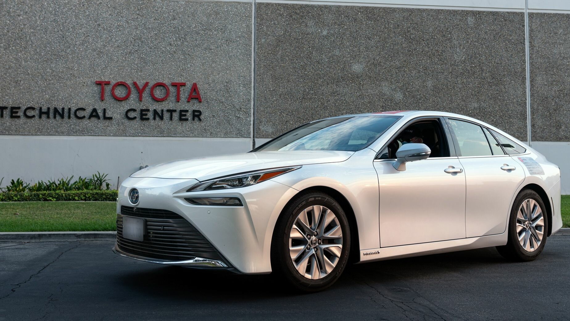 Водородомобиль Toyota Mirai установил мировой рекорд по дальности хода