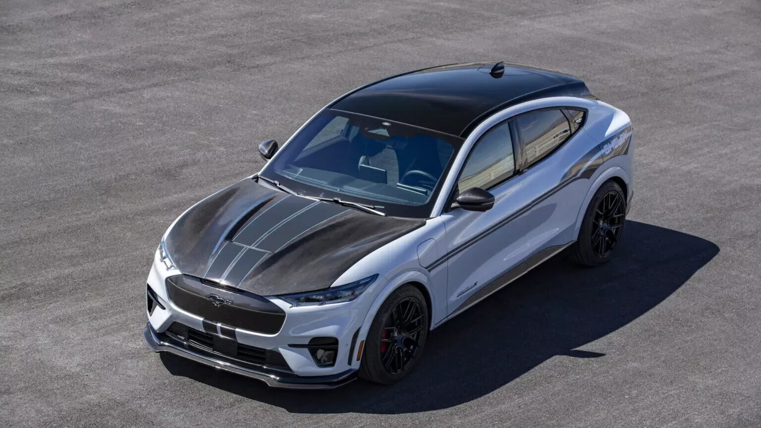 Компания Shelby выпустила первый электромобиль — это кроссовер для европейского рынка
