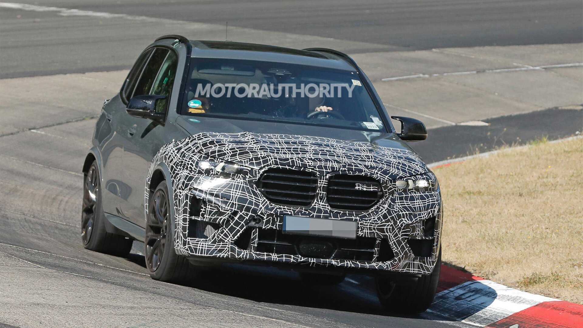 Обновлённый BMW X5 M сняли на видео