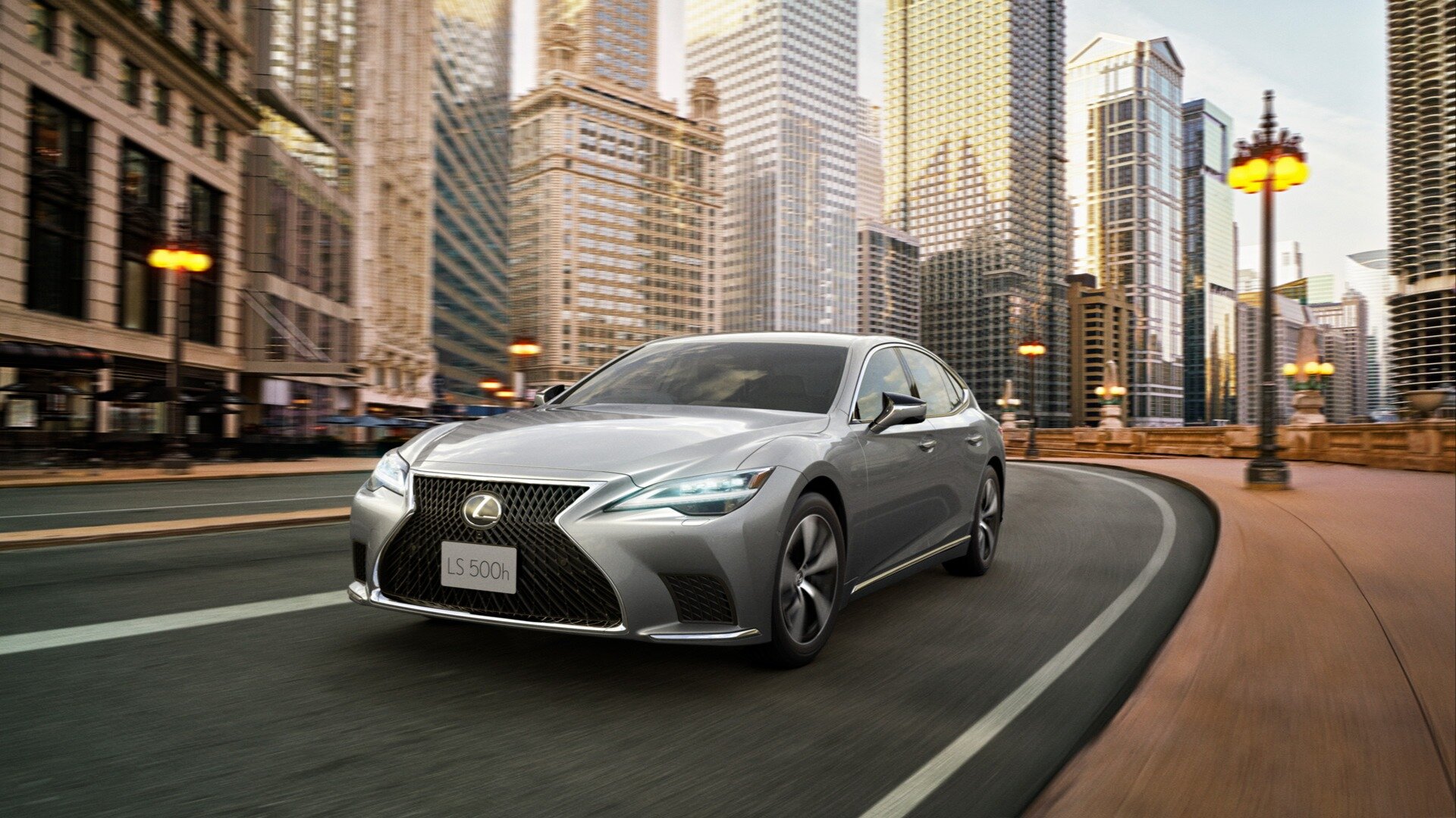 Обновился Lexus LS: цифровые приборы и перенастроенная подвеска