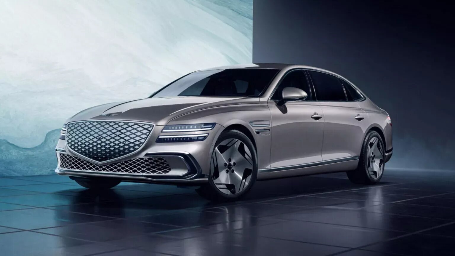 Представлен обновлённый электроседан Genesis G80: растянутая база и увеличенная батарея
