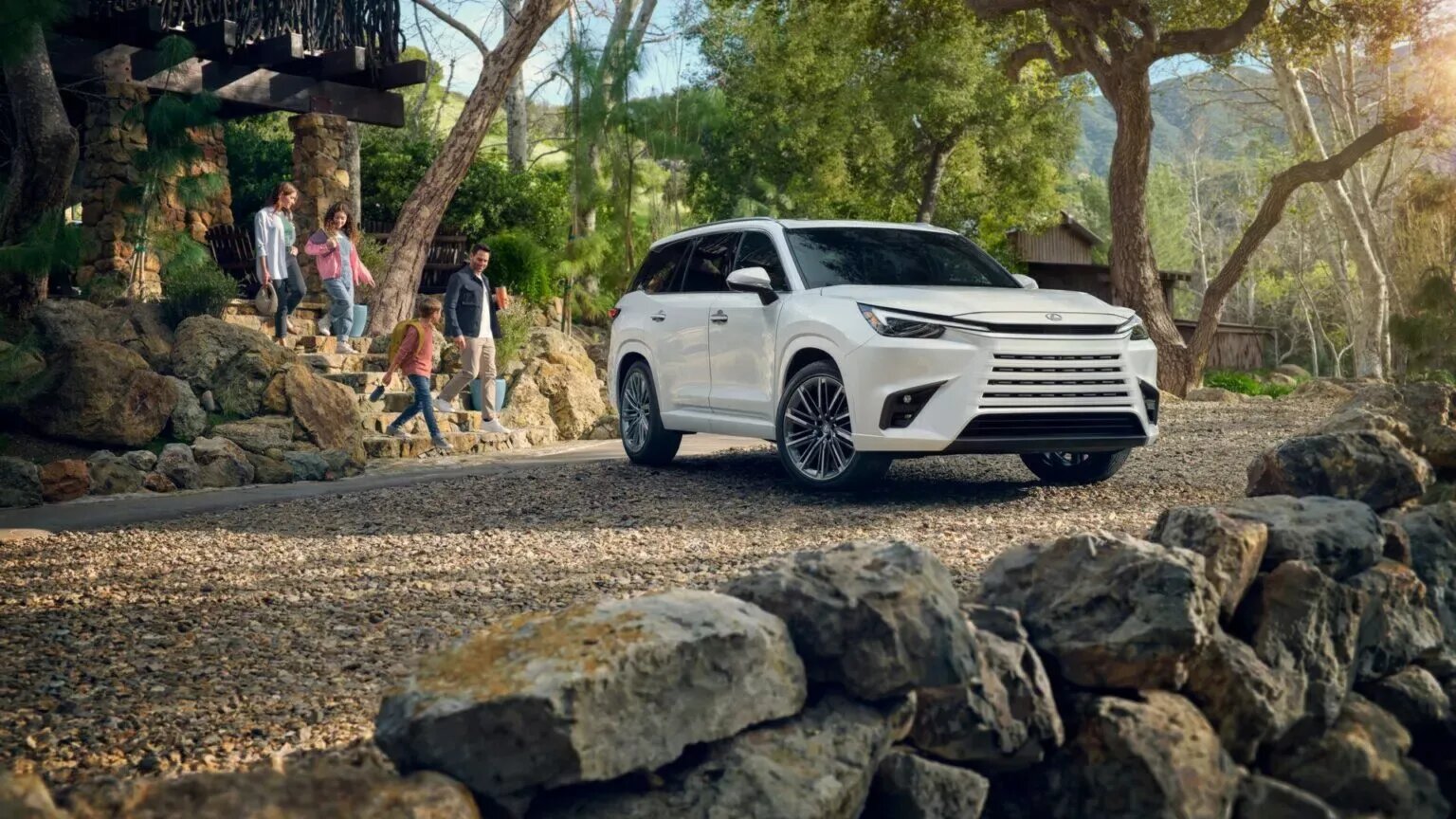 Представлен первый в истории кроссовер Lexus TX: полноценный третий ряд и до 412 лошадиных сил