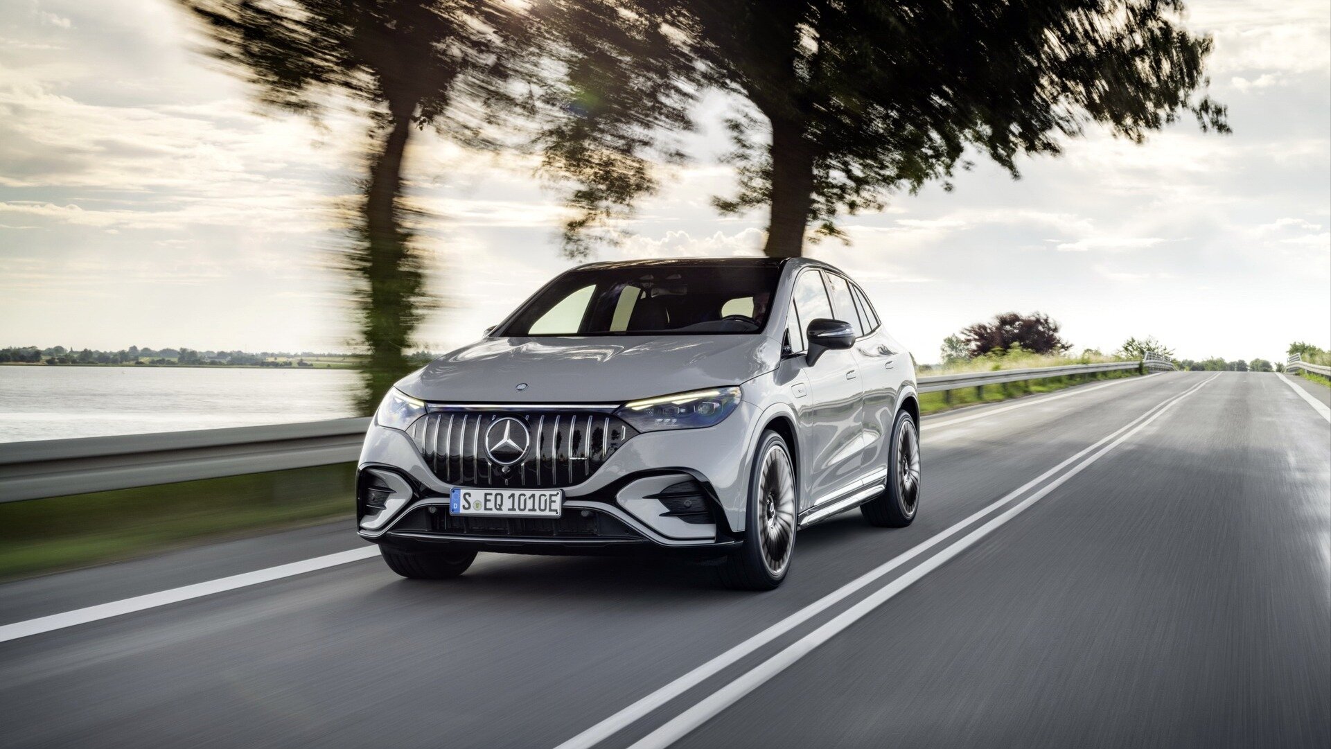 Электрокроссовер Mercedes-Benz EQE SUV получил две AMG-версии