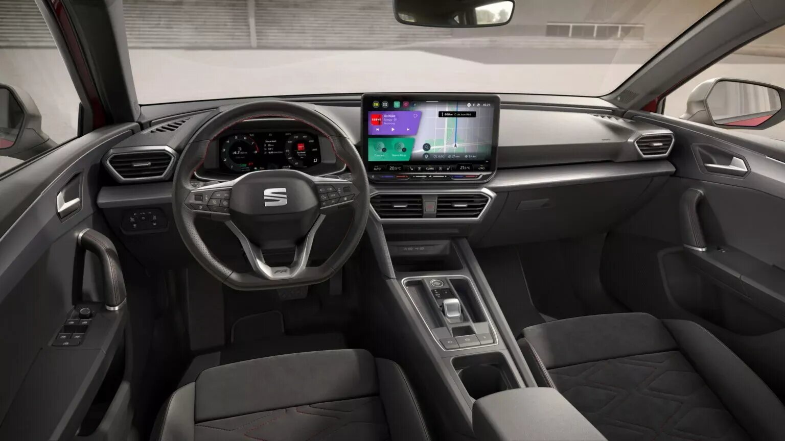 Seat Leon обновился: большие экраны и отказ от трёх цилиндров