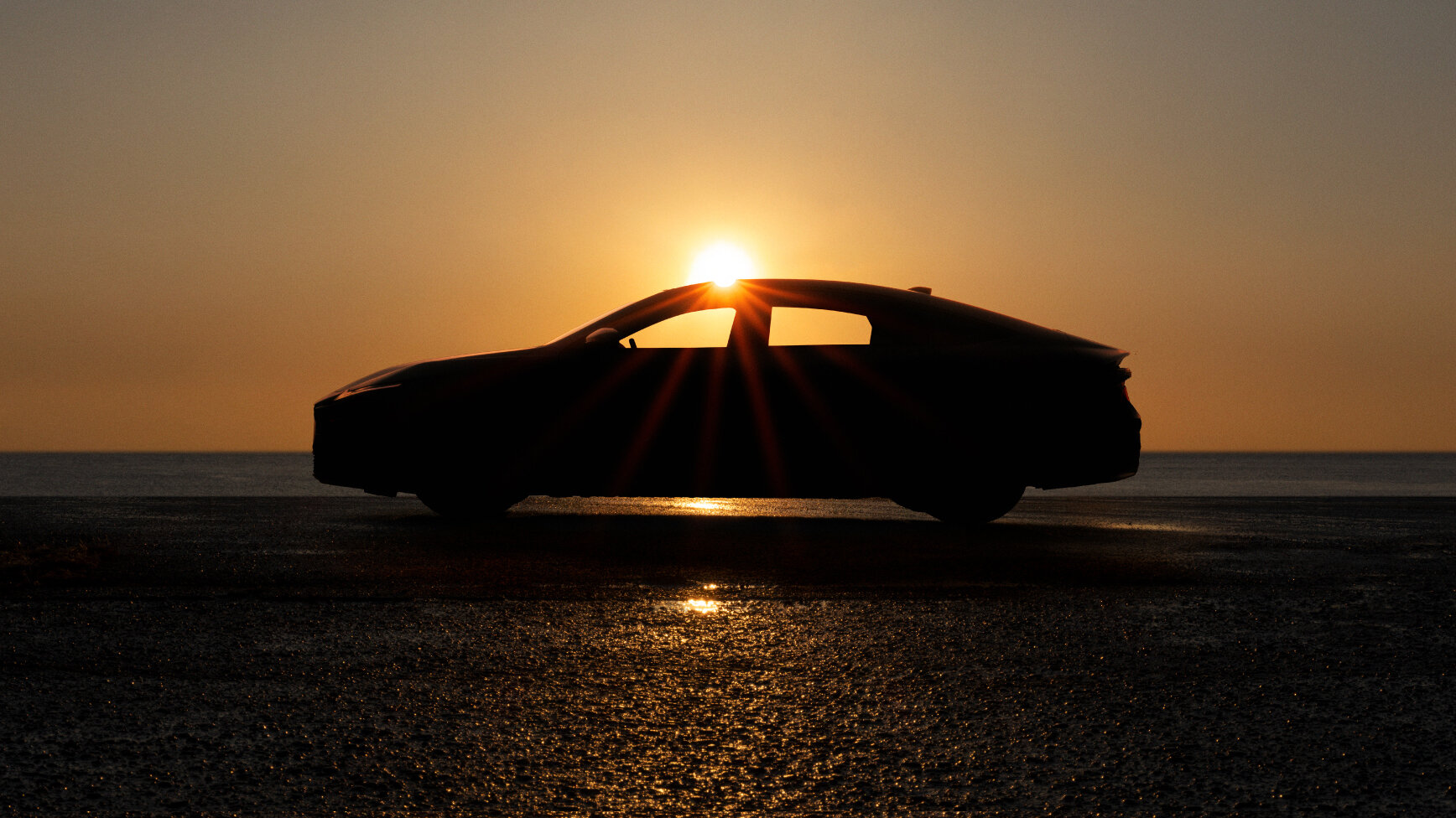 Новый Lexus ES: первое фото и дата премьеры