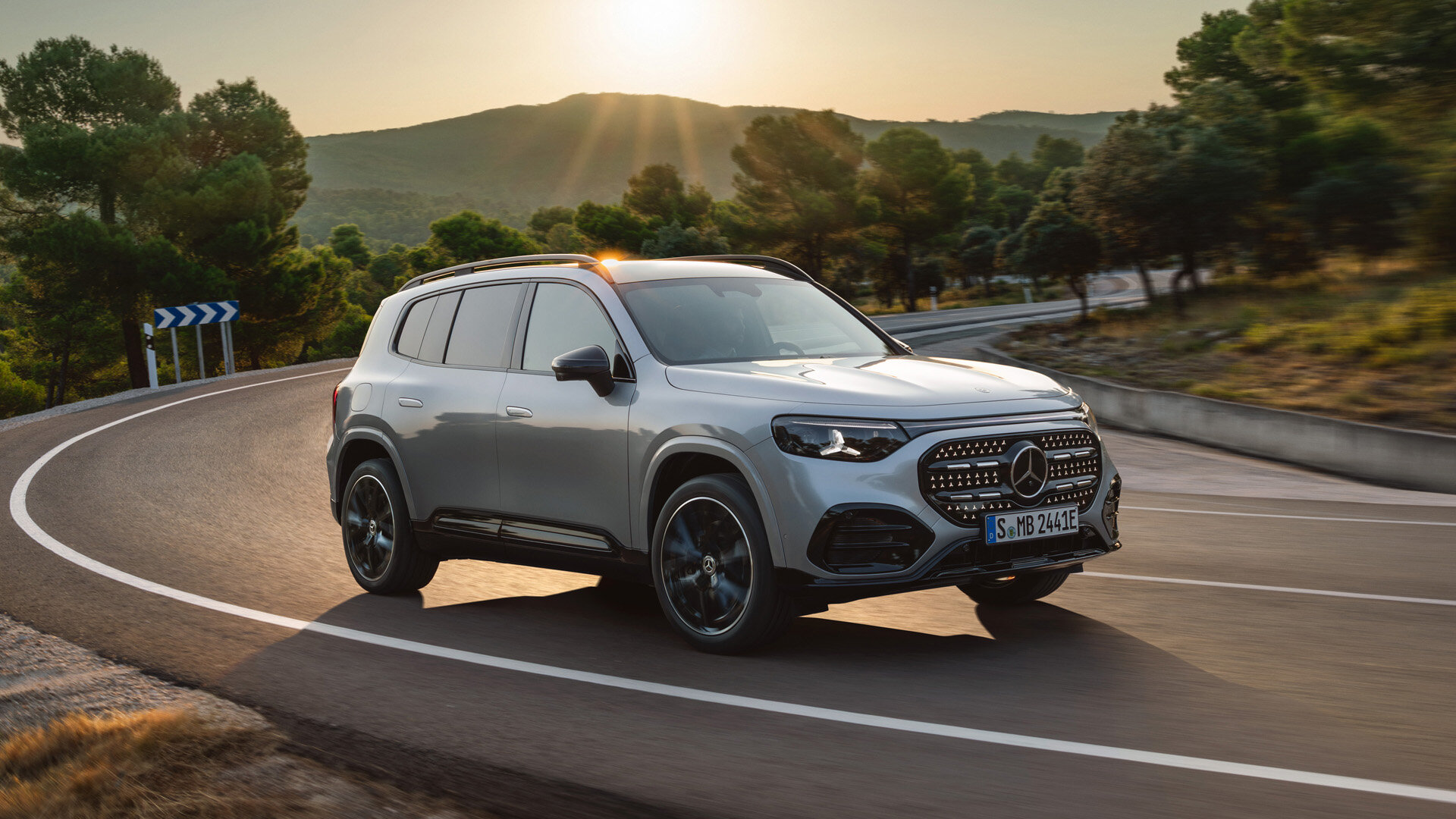 Кроссовер Mercedes-Benz GLB сменил поколение и стал электрокаром