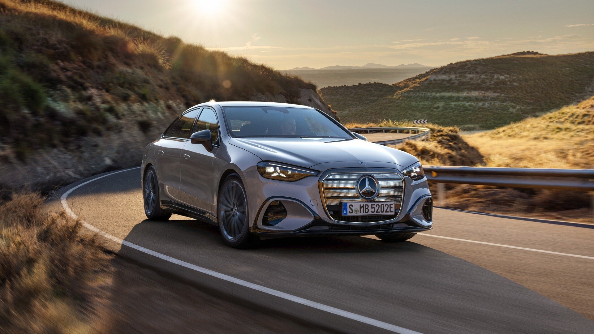 4 секунды и 762 километра: представлен батарейный Mercedes-Benz C-класса