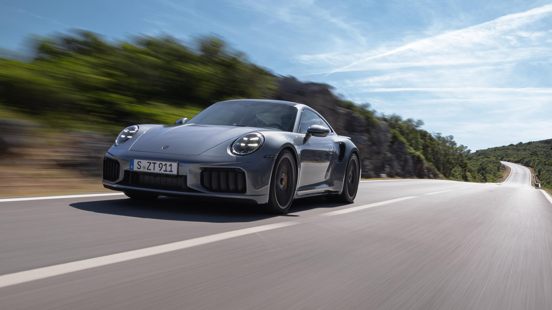 Представлен первый в истории гибрид Porsche 911 Turbo S