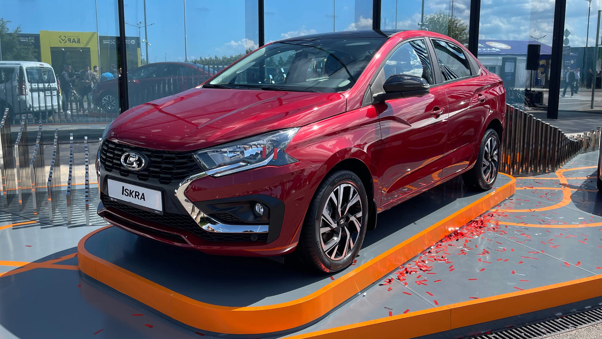 Все свежие подробности об одной из важнейших новинок-2025 — Lada Iskra