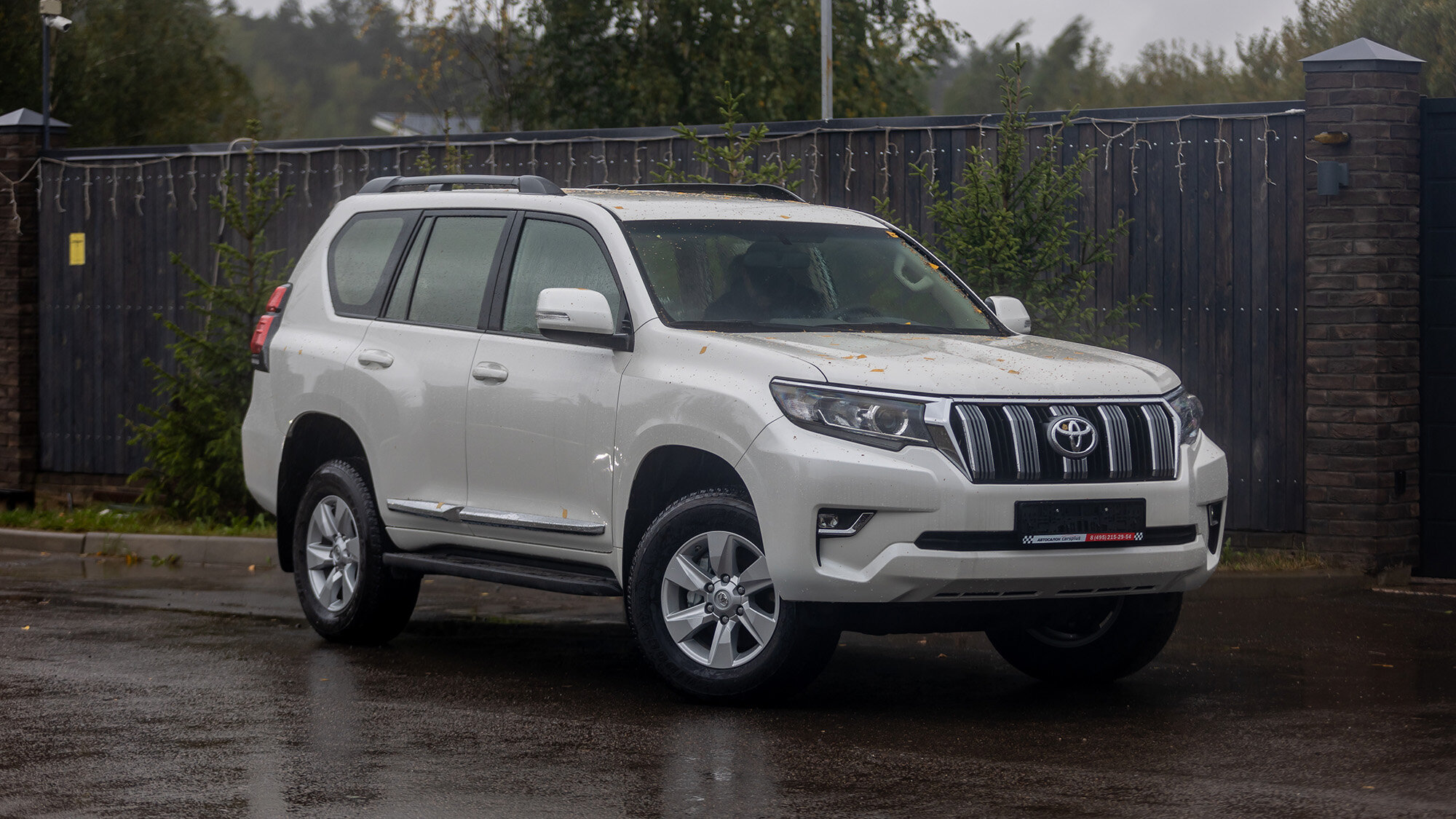 Toyota Land Cruiser Prado из Эмиратов: рассказываем, чем он отличается от российского