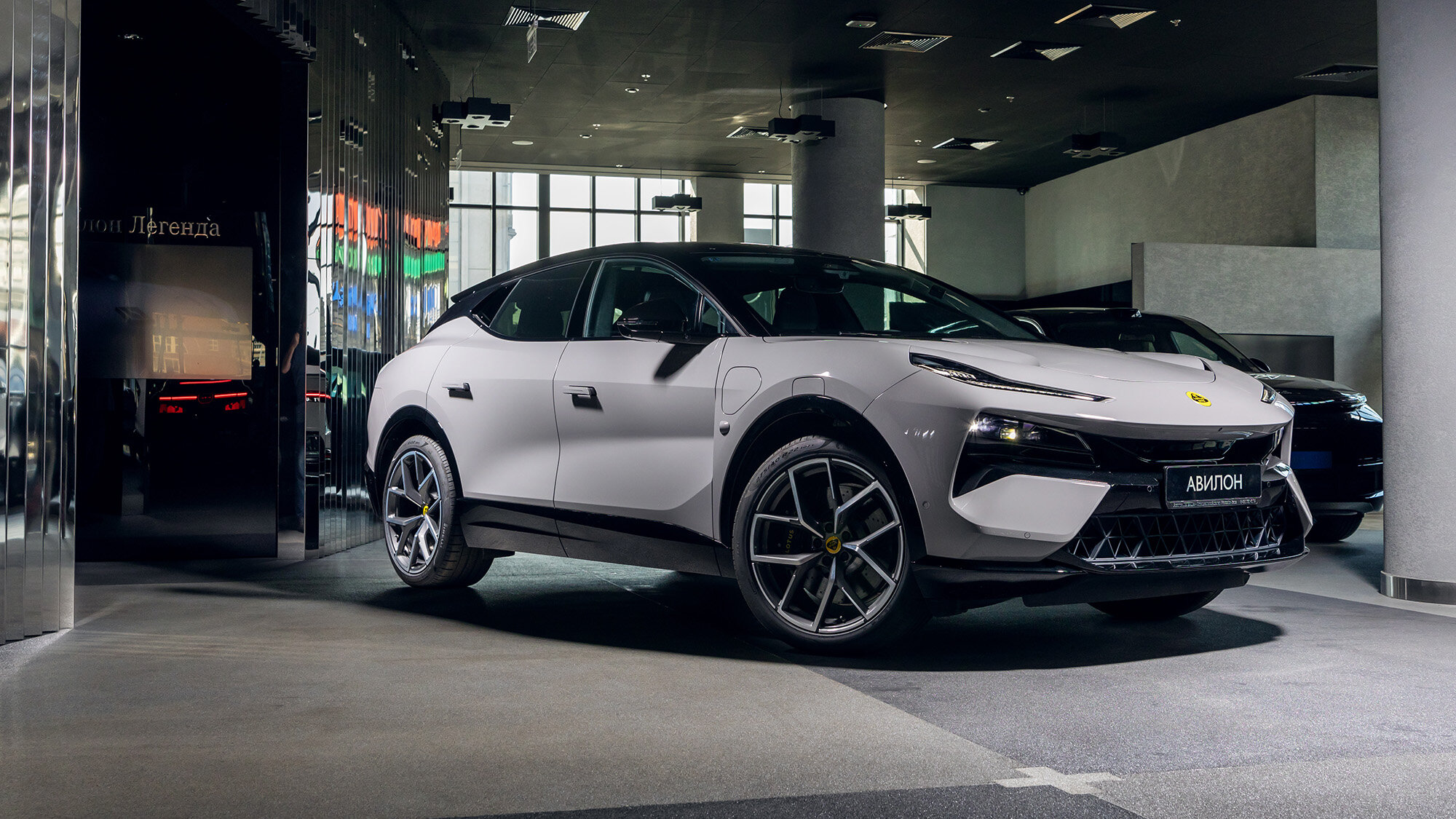 Обзор Lotus Eletre: первого электрокроссовера марки, которая делала спорткары «из коробки»