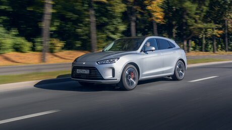 Первый тест кроссовера от Huawei и соавтора Tesla: ездим на AITO M5