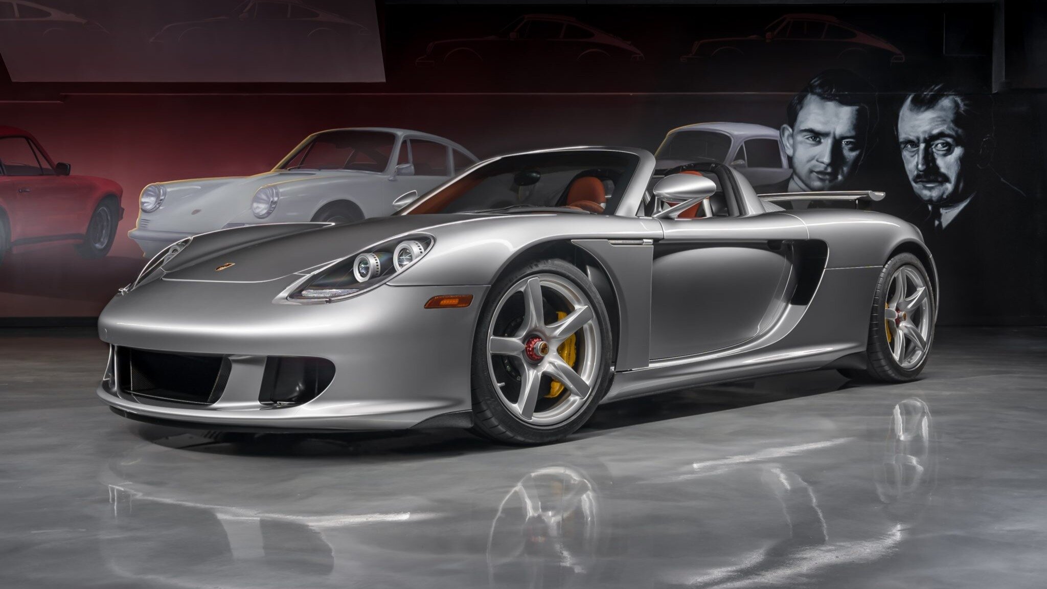 Этот Porsche Carrera GT с пробегом 400 километров побил рекорд стоимости. За него дали 152 миллиона рублей