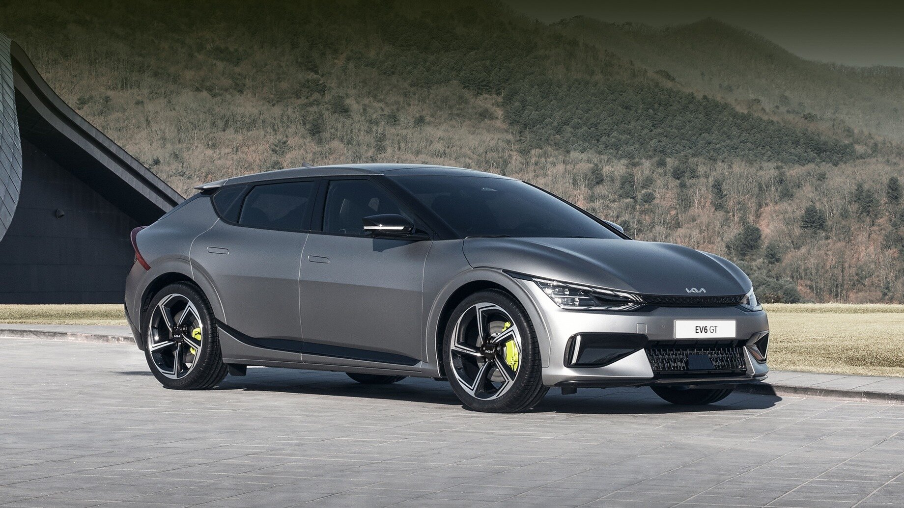 Заряженный электрокар Kia EV6 GT оказался быстрее, чем Porsche Taycan
