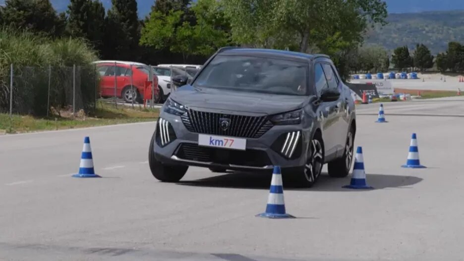 Обновлённый Peugeot e-2008 в лосином тесте оказался хуже предшественника
