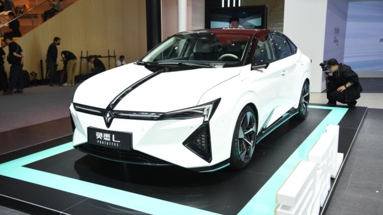 Представлена первая модель совместного бренда Dongfeng и Honda — электроседан Е-класса Lingxi L