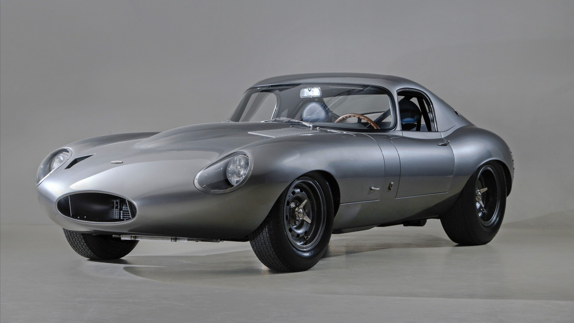 На продажу выставлен уникальный Jaguar E-type, но это реплика