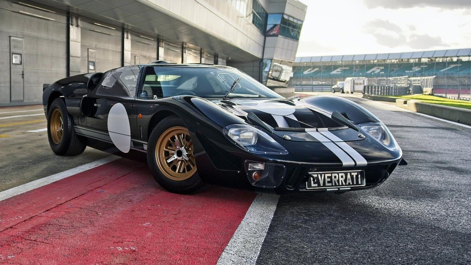 Классический Ford GT40 превратили в 800-сильный электросуперкар с полным приводом