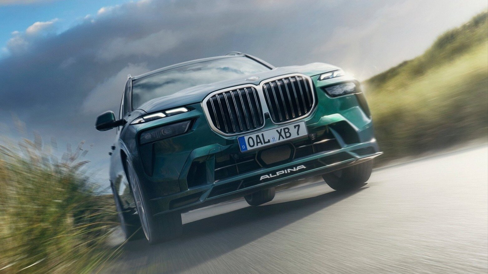 Большой кроссовер Alpina XB7 сделали на 18 сил мощнее и показали изнутри