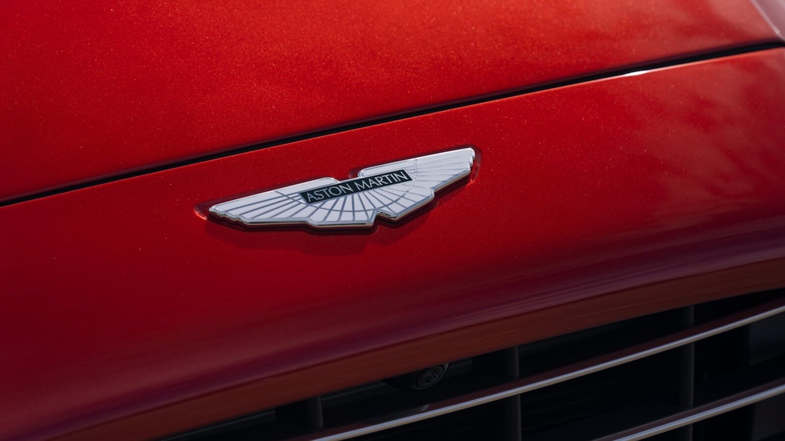 Aston Martin рассказал о ближайших новинках: среди них — таинственный суперкар и два электромобиля