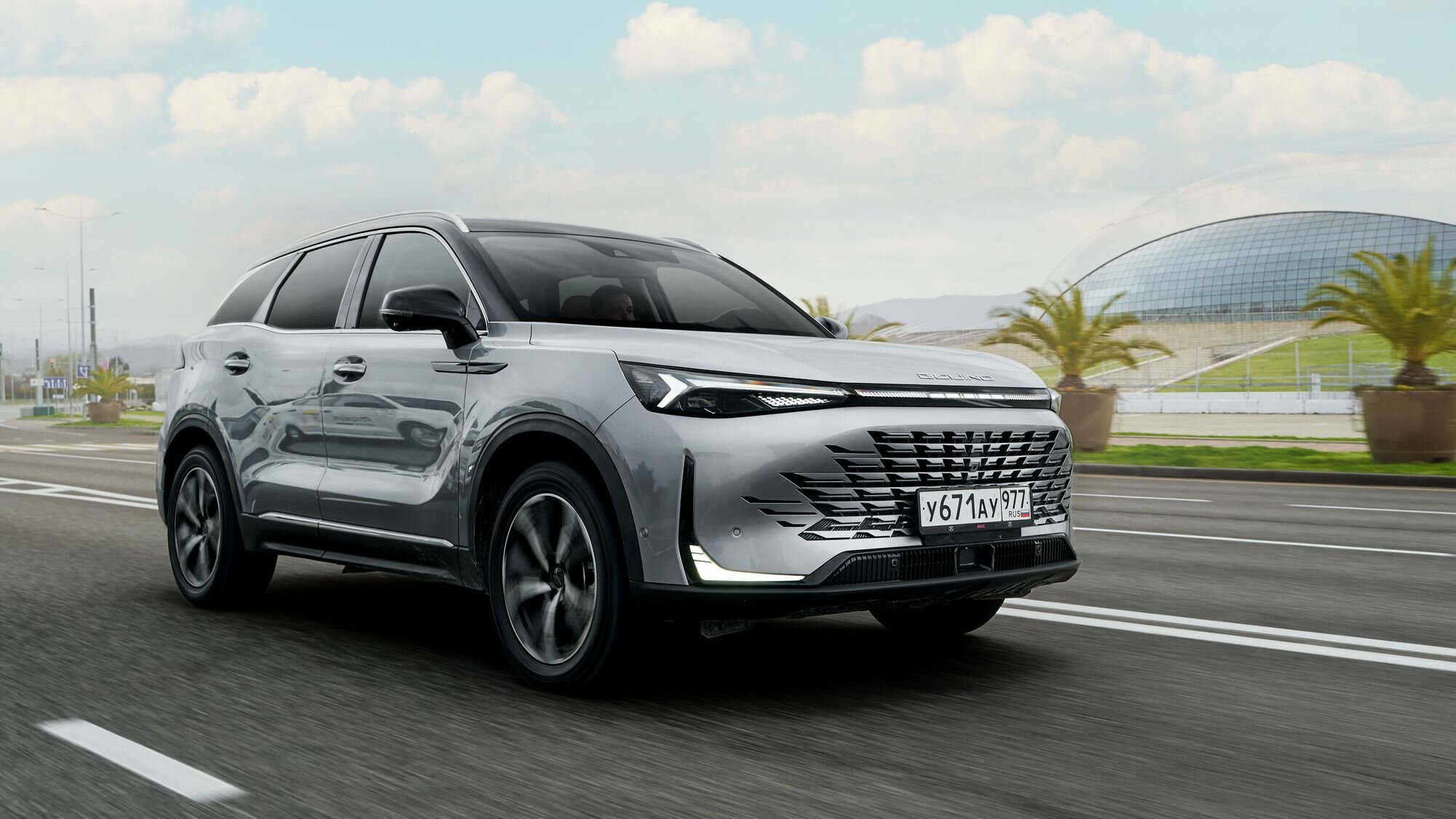В России стартовали продажи кроссовера BAIC X75: цены и комплектации