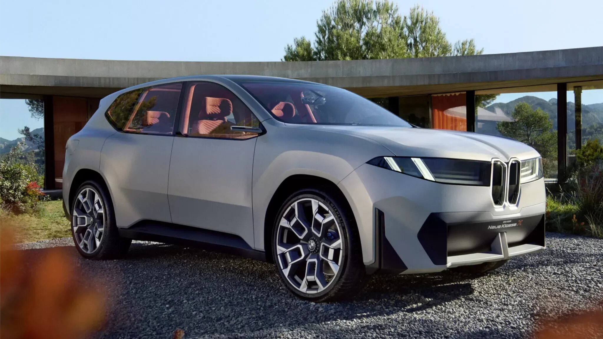 Компания BMW представила кроссовер Vision X, который выйдет в 2025 году