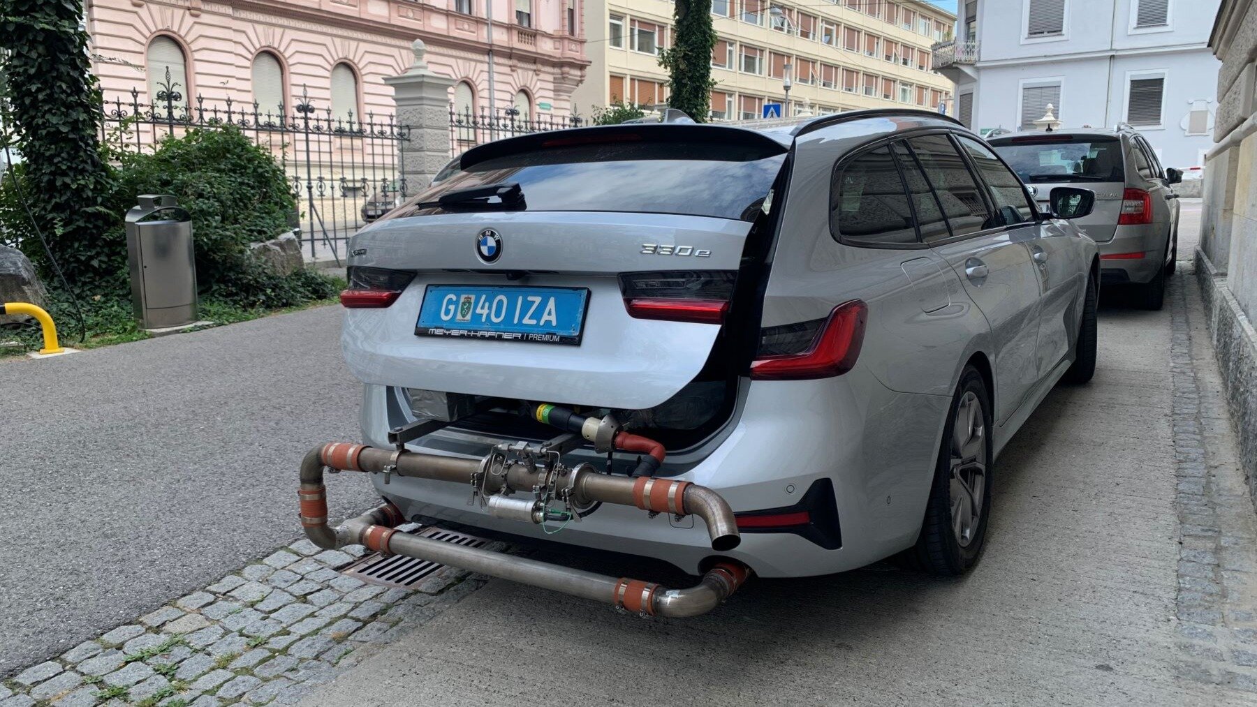Подключаемые гибриды BMW, Peugeot и Renault провалили тесты на экологичность и запас хода