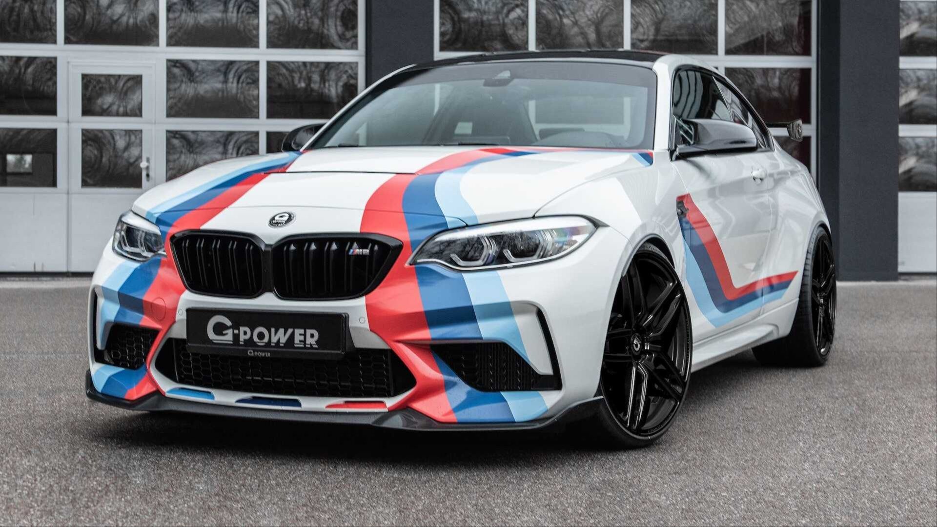 Спорткар BMW M2 предыдущего поколения сделали на 200 сил мощнее нового