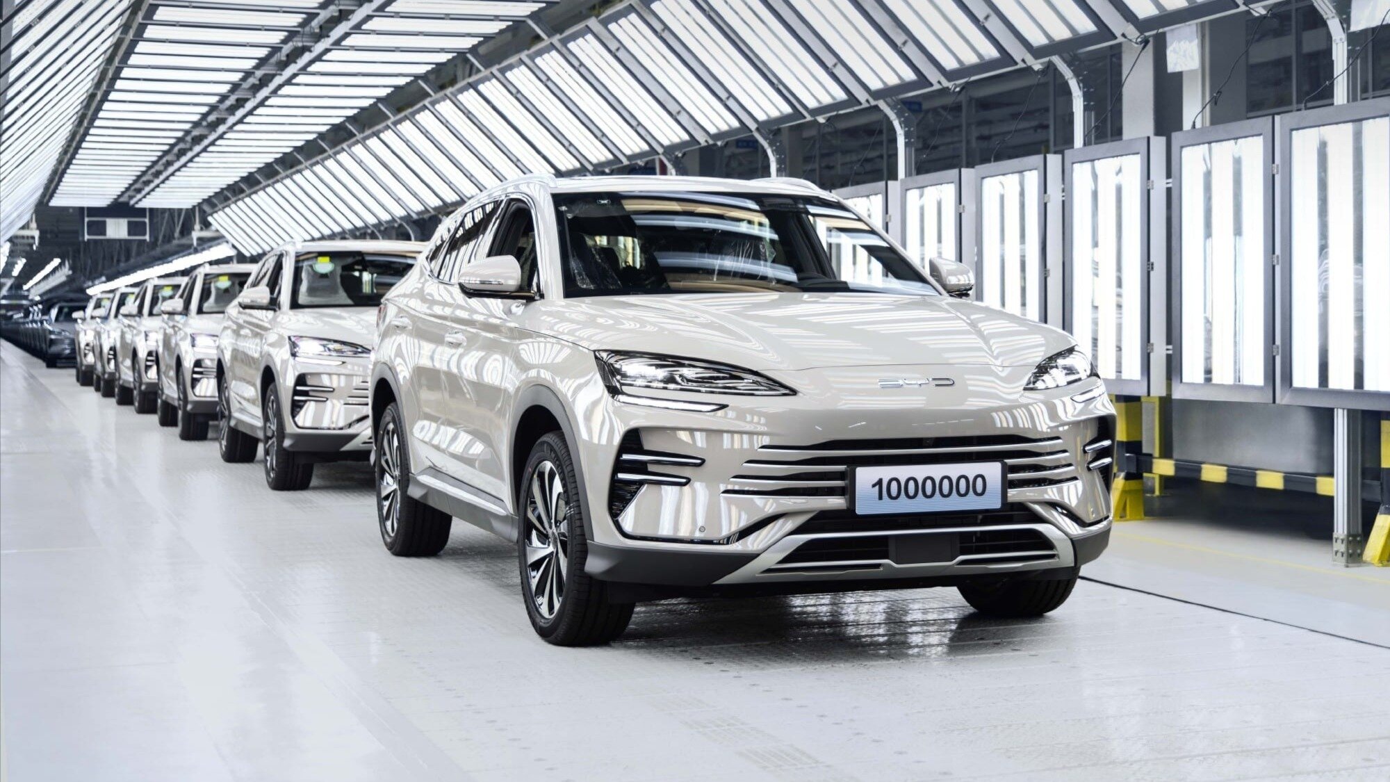 Китайский автогигант BYD продал акций на 5,6 миллиарда долларов на гонконгской бирже — это рекорд