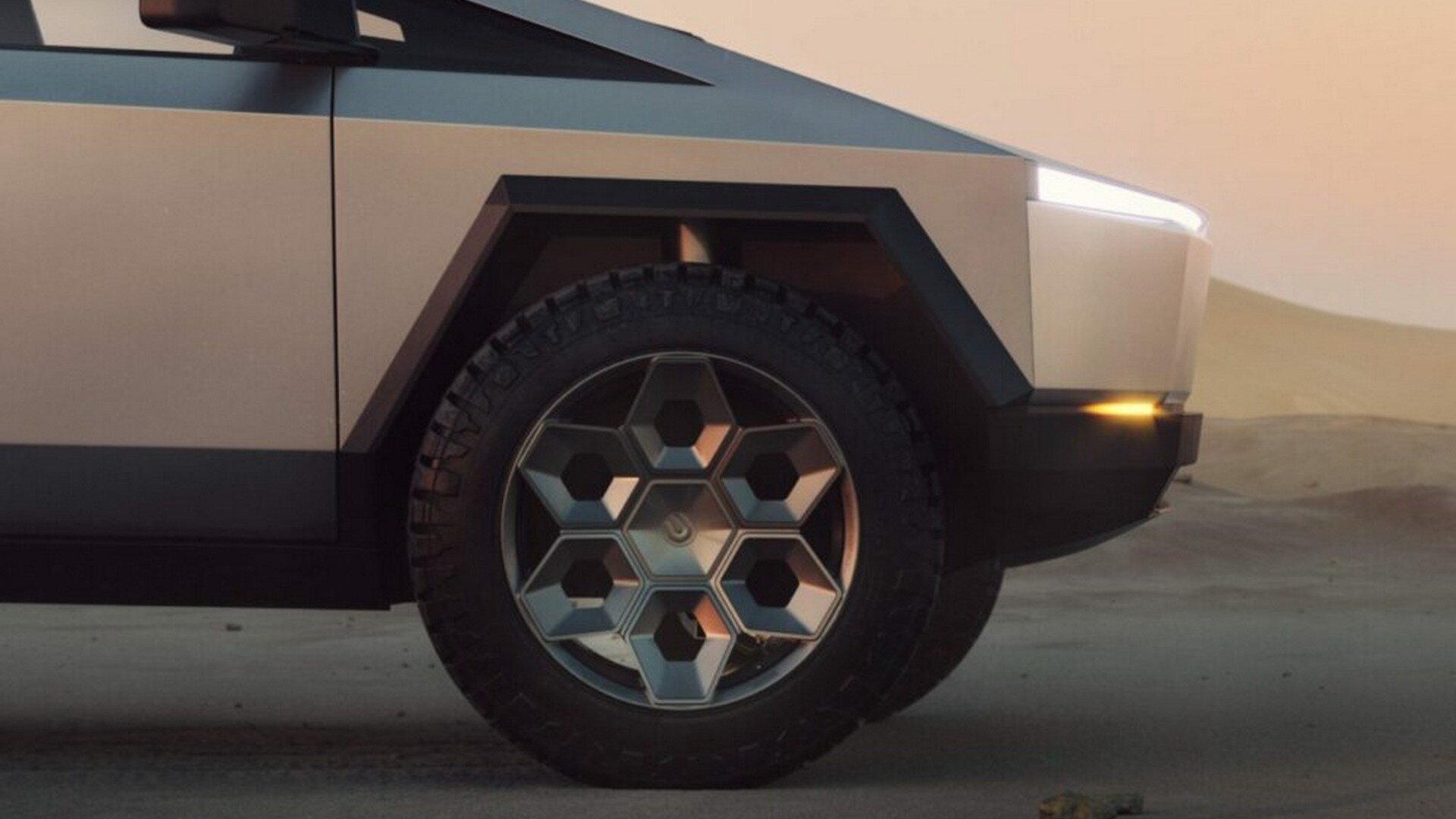 Российский дизайнер, работавший в Koenigsegg, создал колёса для Tesla Cybertruck