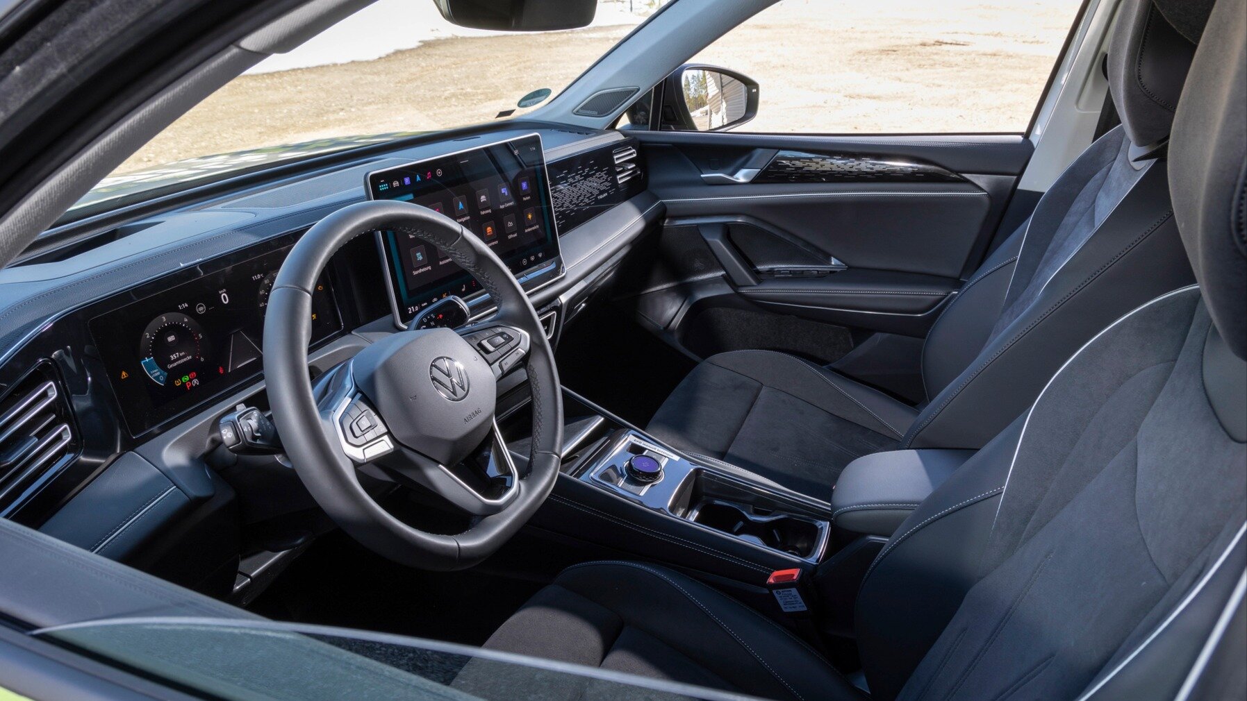 Новый Volkswagen Tiguan: официальные фото интерьера
