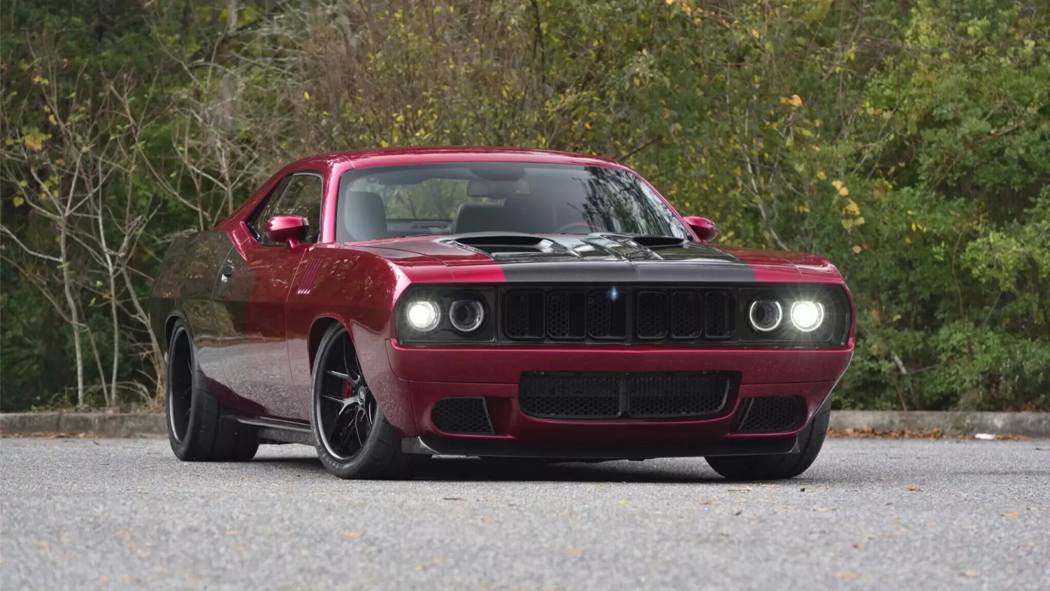 Современный Dodge Challenger переделали под старый Plymouth и выставили на продажу