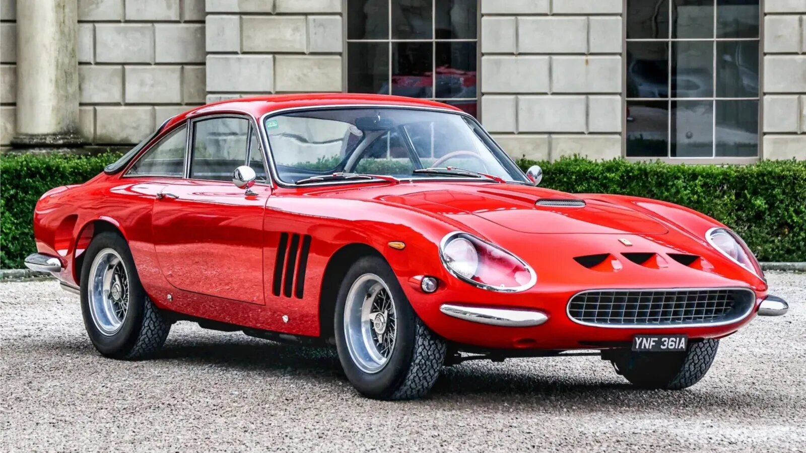 Уникальную Ferrari 250 GT Lusso из гаража экс-ведущего Top Gear хотят продать почти за 2 миллиона долларов